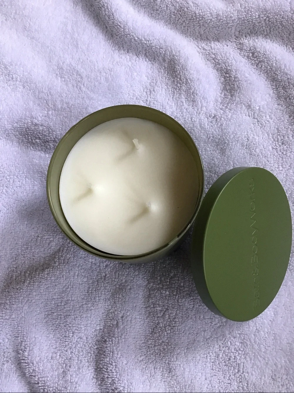Bath & Body Works 3 wick candle Spring Apple - Picture 2 of 3